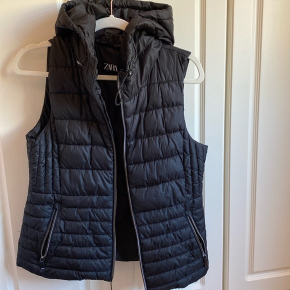 Zara puffer vest small- medium - Picture 1 of 4